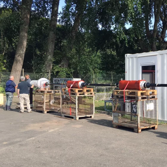 PFISTERER schulte die Monteure bei SH Netz vorab vor Ort im Umgang mit dem Reparatur-Kit. So gelang der erste Einsatz auf Anhieb und dank des universellen Systems werden auch künftige Installationen vereinfacht. 